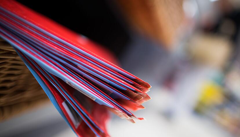 Für die Herstellung von Plastiktüten wird Erdöl verwendet. Für die Herstellung von Plastiktüten wird Erdöl verwendet.