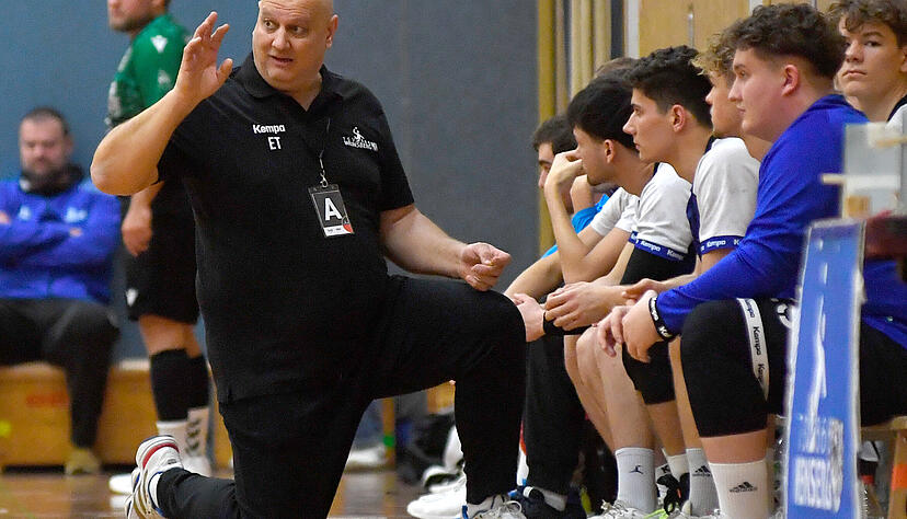 TSV-Trainer Ergin Toskic mahnte sein Team in der Schlussphase zur Ruhe, doch der jugendliche &Uuml;bermut lie&szlig; sich nicht mehr einbremsen.