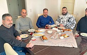 Hakan, Volkan, Okan, Oguzhan Isikli (von links) haben dort ihre Eltern verloren, Cüneryt-Can Isikli seine Großeltern. Sie alle leben in Sontheim. Hakan, Volkan, Okan, Oguzhan Isikli (von links) haben dort ihre Eltern verloren, Cüneryt-Can Isikli seine Großeltern. Sie alle leben in Sontheim.